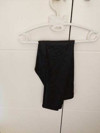Pantalón negro polipiel