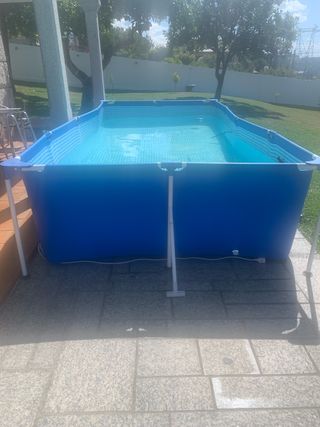 Piscina Familiar Azul y Blanca
