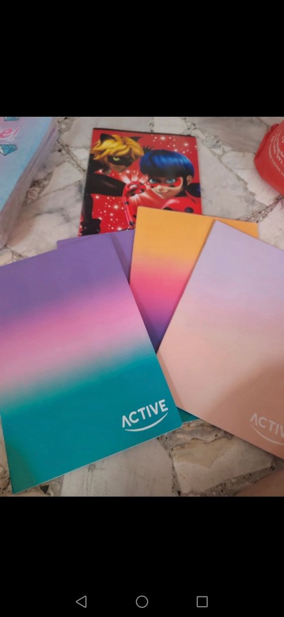 Quaderni a righe con copertina colorata