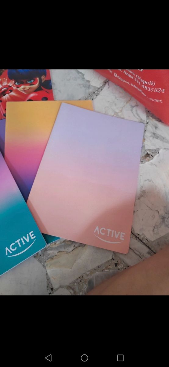 Quaderni a righe con copertina colorata