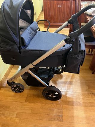 Carrito Bebecar con silla para el coche.