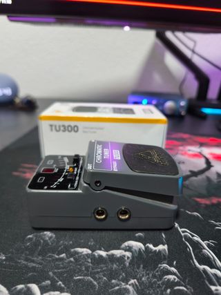 Afinador guitarra/Bajo Behringer TU300