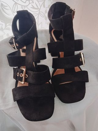 Zapatos de tacón Stradivarius negros