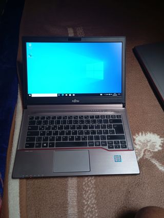 Ordenador Portátil Fujitsu Plata y Rojo