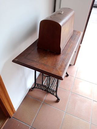 Maquina de coser + mesa vintage