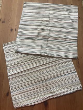 Dos cortinas de tela a rayas+ 2 fundas de cojin