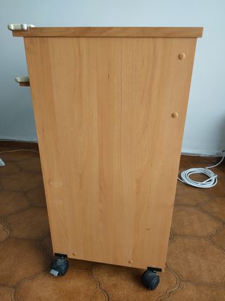 Escritorio con ruedas.