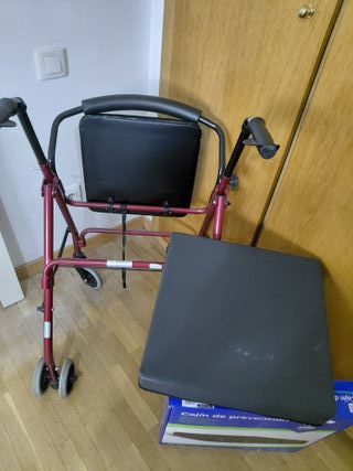 Andador (con cesta desmontable) y cojín ortopédico