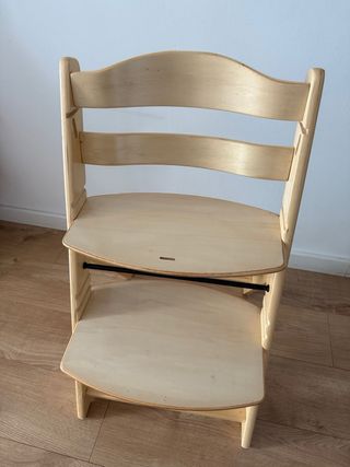 Trona de madera