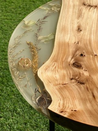 Mesa redonda artesanal madera y resina