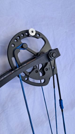 Arco compuesto Sanlida Hero X10 zurdo