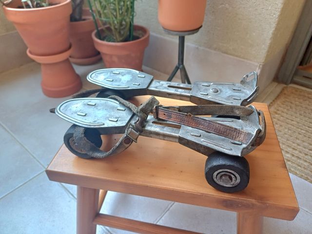 Patines antiguos de metal retro