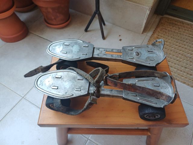 Patines antiguos de metal retro