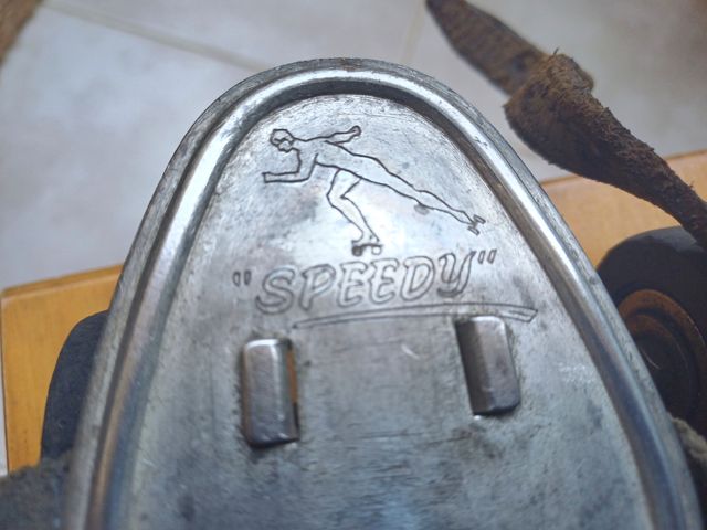 Patines antiguos de metal retro