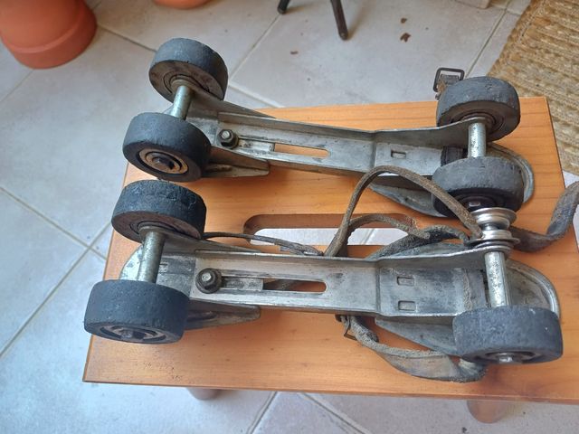 Patines antiguos de metal retro