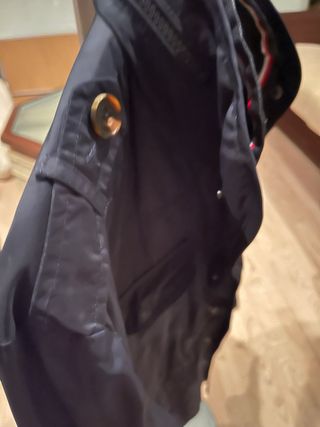 Chaqueta azul marino con bolsillos