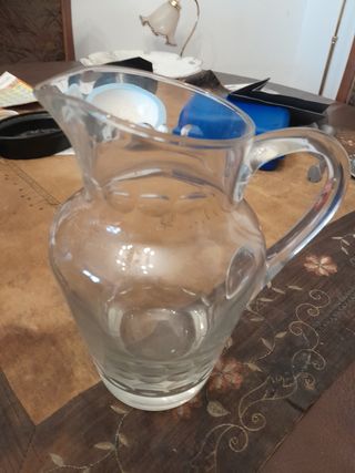 Caraffa in vetro trasparente