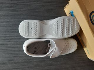 Zuecos blancos unisex nuevos sin estrenar