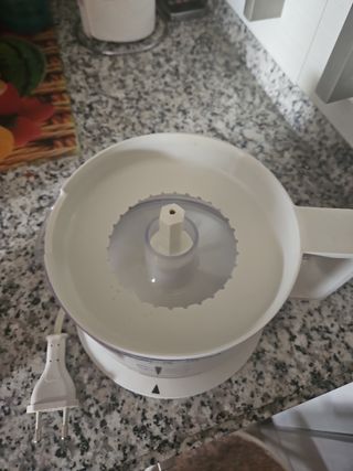 Exprimidor eléctrico blanco