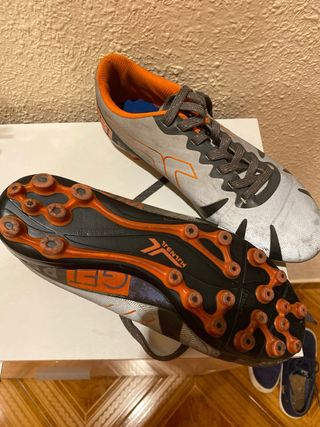Zapatillas Fútbol Grises y Naranjas