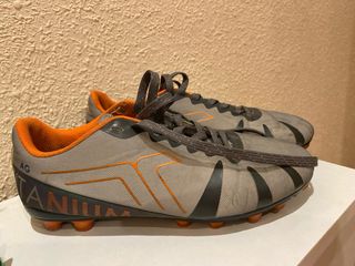 Zapatillas Fútbol Grises y Naranjas