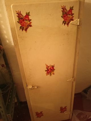 Armario Vintage Beige con Flores