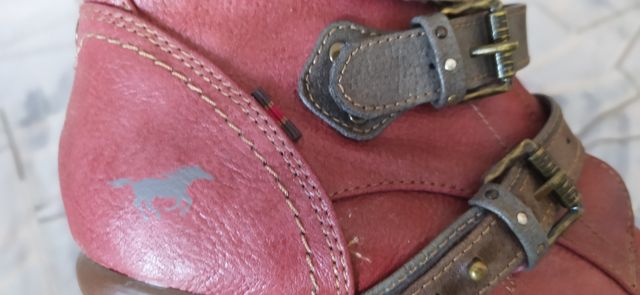 Botas Mustang Talla 40 Rojas