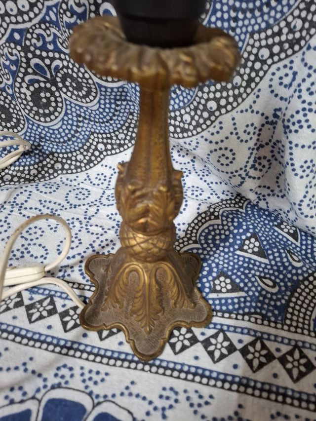 Pie de lamparita de bronce