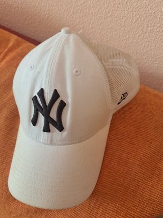 Gorra blanca con logo NY