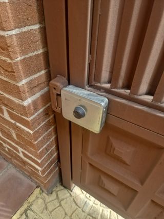 Puerta automática de garaje