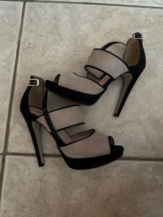 Sandali con tacco beige e nero
