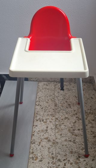Trona IKEA roja