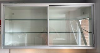 Mueble de cocina con puertas correderas