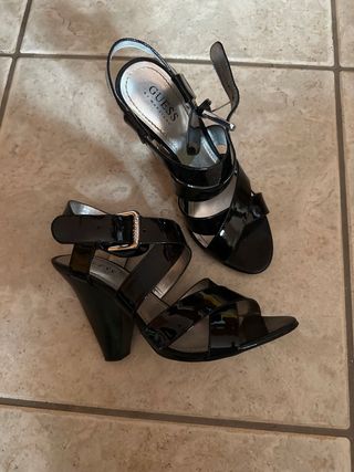 Sandali Guess vernice neri