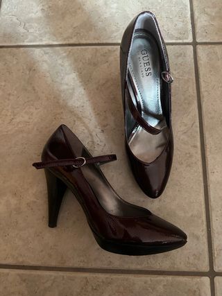 Scarpe Guess Bordeaux con Tacco e Cinturino
