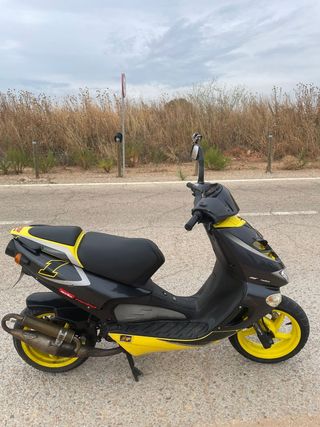 Aprilia SR 50 scooter