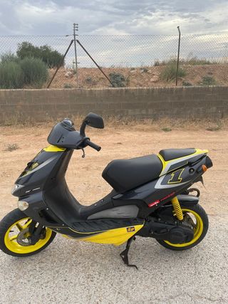 Aprilia SR 50 scooter