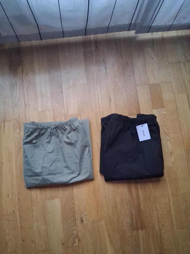 Gonne beige e nere Set di gonne nuove