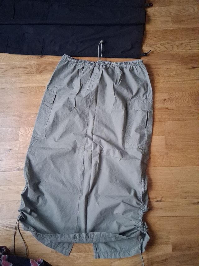 Gonne beige e nere Set di gonne nuove