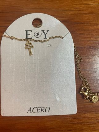 Cadena de acero dorada con colgante