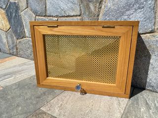 Armario para cuadro eléctrico de madera