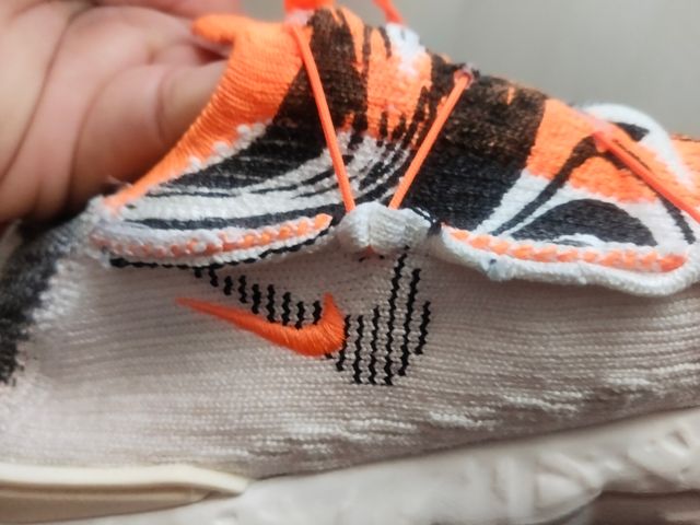 Nike ISPA Mindbody Negro Naranja