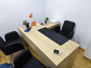Mesa de despacho de madera con ala extensible 
