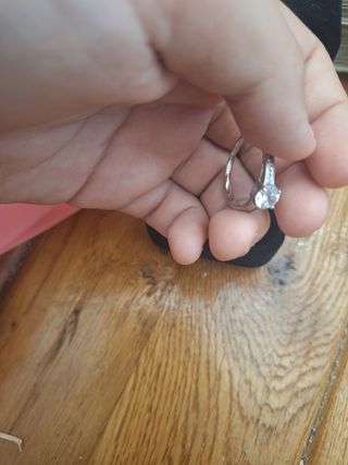Anillo de compromiso solitario plata