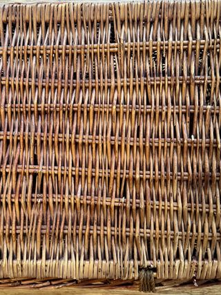 Baúl de mimbre con tapa