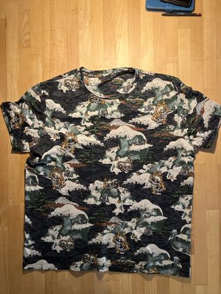 Camiseta Estampada calaveras y olas