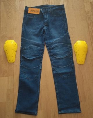Pantalón vaquero con protecciones