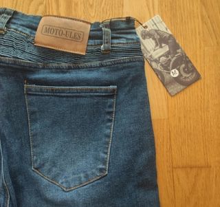 Pantalón vaquero con protecciones