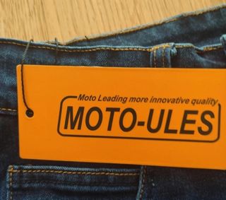 Pantalón vaquero con protecciones