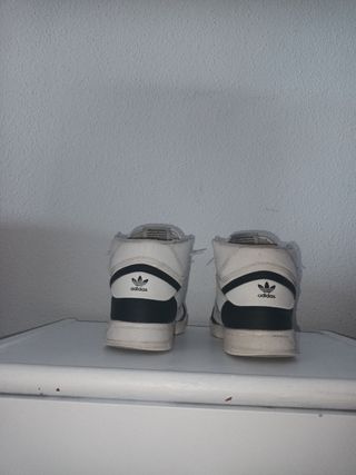 Adidas Zapatillas Altas Blancas y Negras